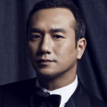男女亲吻一边亲一边脱